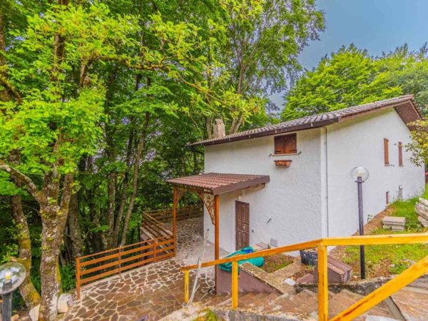 casa indipendente in vendita a Serrone