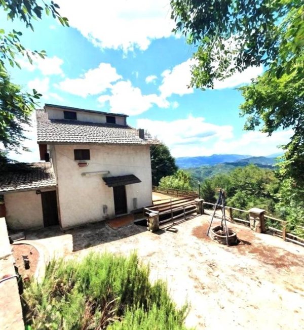 casa indipendente in vendita a Serrone