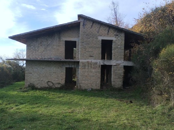 casa indipendente in vendita a Serrone