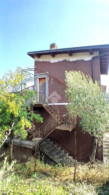 casa indipendente in vendita a Serrone in zona La Forma