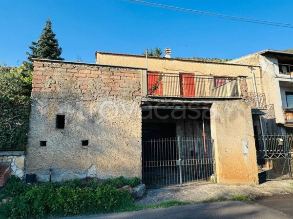 casa indipendente in vendita a Serrone in zona La Forma