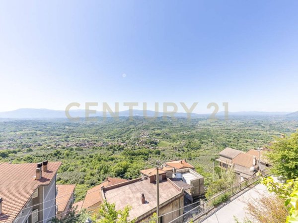casa indipendente in vendita a Serrone in zona La Forma