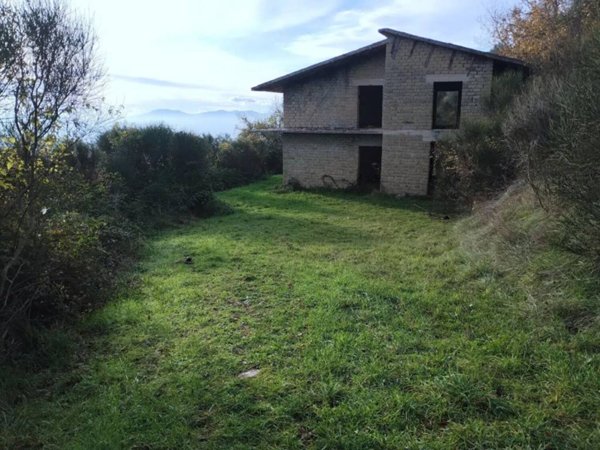 casa indipendente in vendita a Serrone