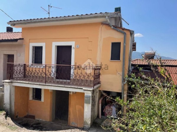 casa semindipendente in vendita a Settefrati in zona Frattaroli