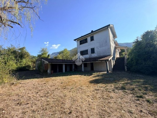 casa indipendente in vendita a Sgurgola