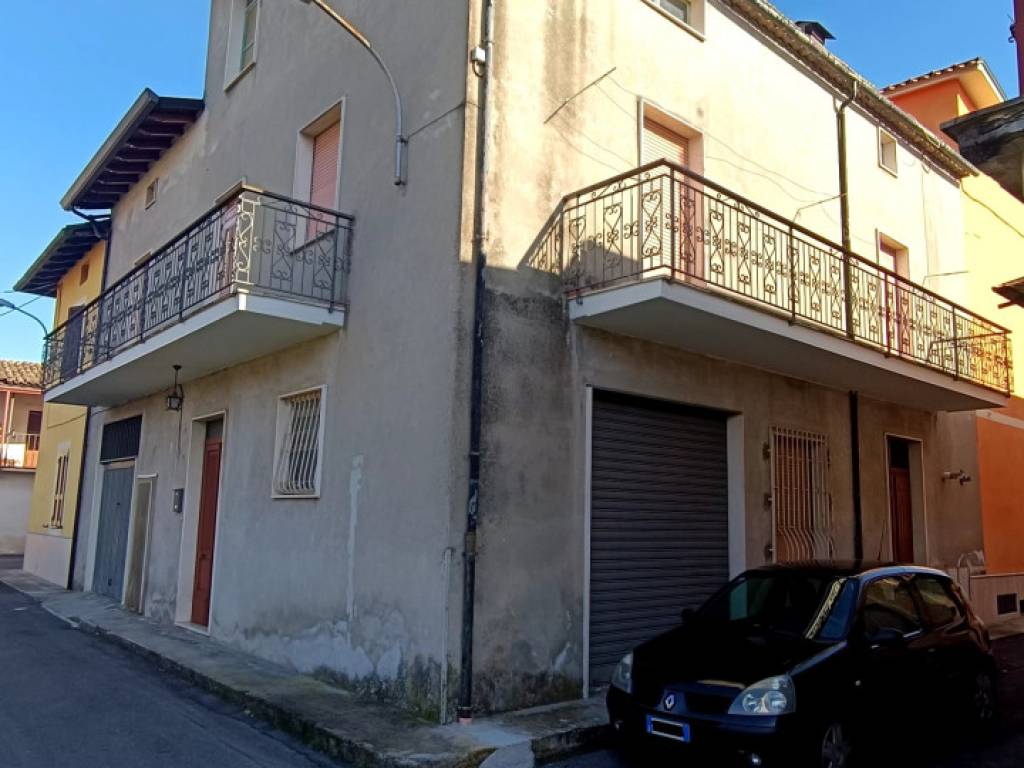 casa indipendente in vendita a Sora in zona Carnello