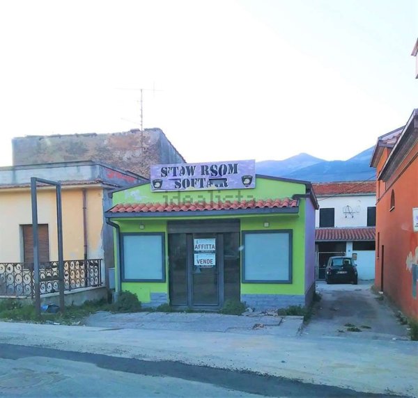 locale commerciale in vendita a Sora