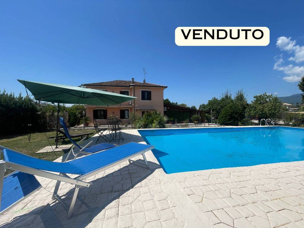 casa indipendente in vendita a Sora