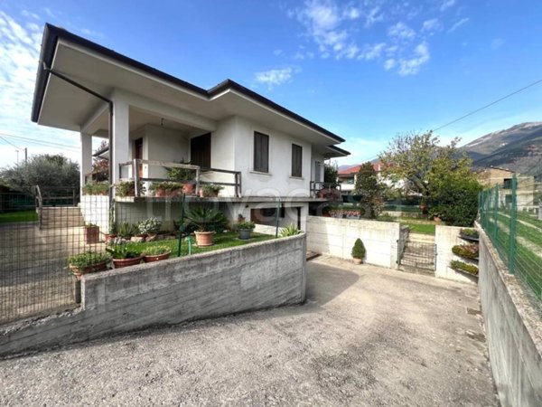 casa indipendente in vendita a Sora