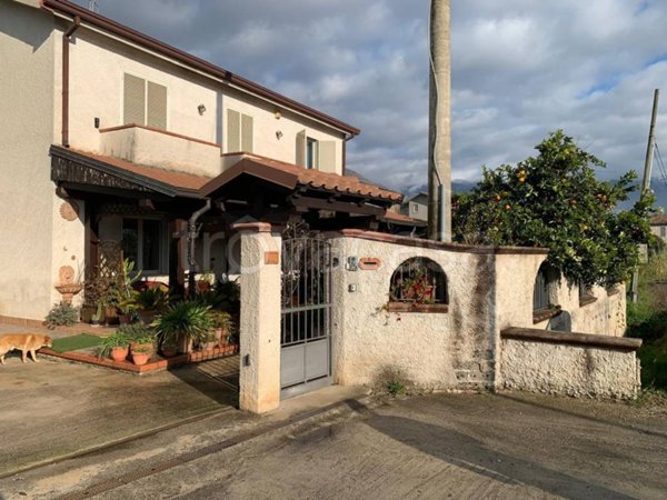 casa indipendente in vendita a Sora