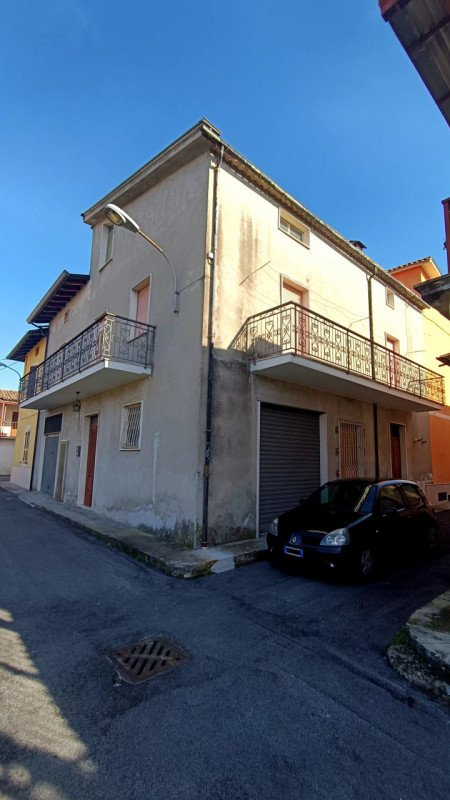 casa indipendente in vendita a Sora in zona Carnello