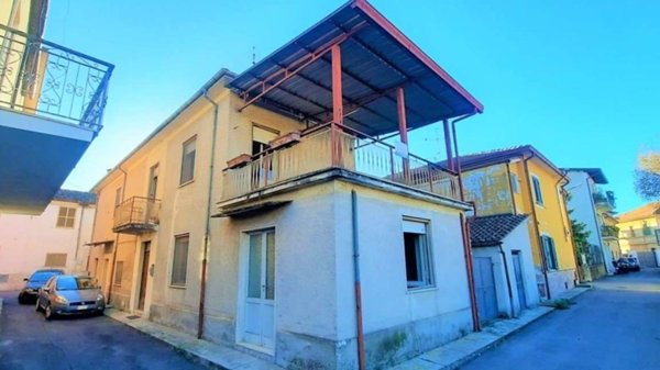 casa indipendente in vendita a Sora in zona Carnello