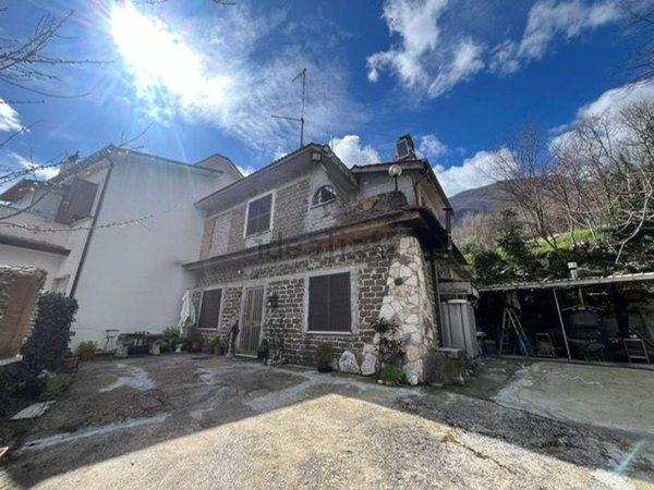casa indipendente in vendita a Sora