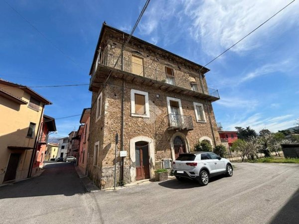 intera palazzina in vendita a Sora in zona Carnello