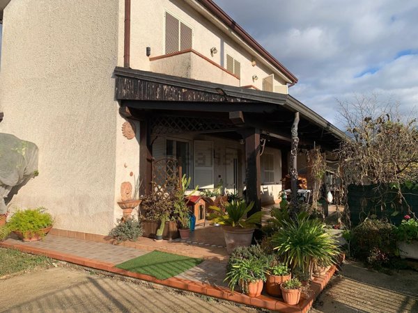 casa indipendente in vendita a Sora