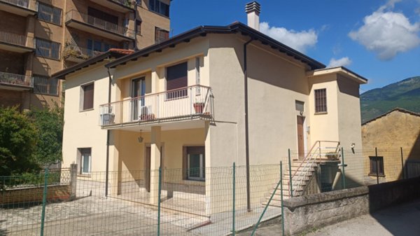 casa indipendente in vendita a Sora