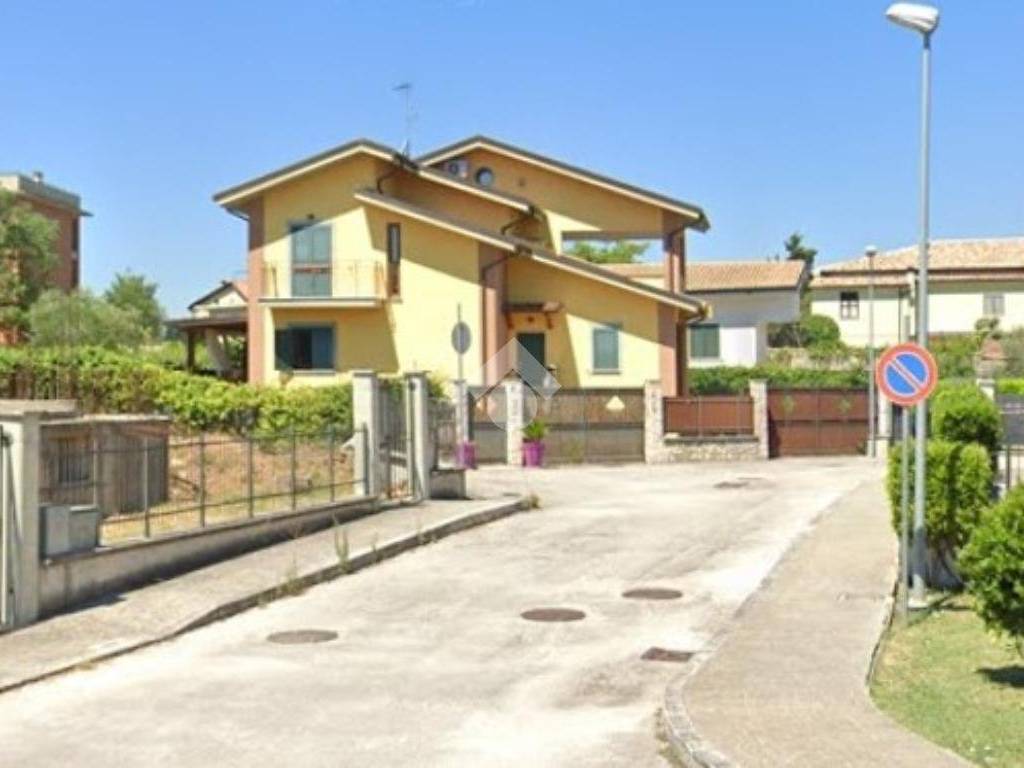 casa indipendente in vendita a Sora