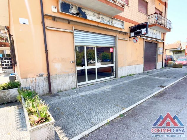 locale commerciale in vendita a Sora
