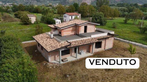 casa indipendente in vendita a Sora in zona Carnello