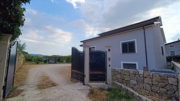 casa indipendente in vendita a Sora