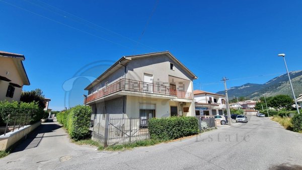 casa indipendente in vendita a Sora
