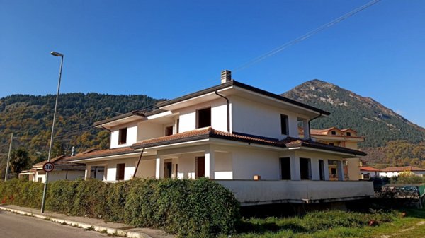 casa indipendente in vendita a Sora