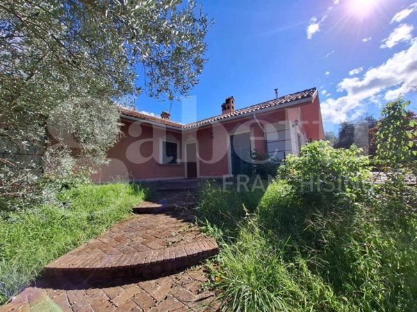 casa indipendente in vendita a Sora