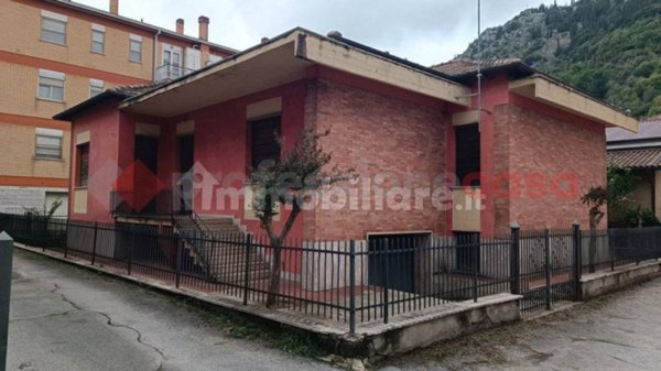 casa indipendente in vendita a Sora