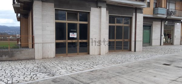 locale commerciale in vendita a Sora in zona Carnello