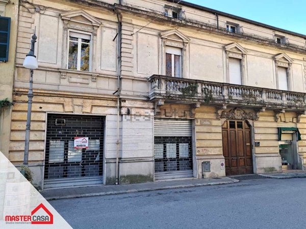 locale commerciale in vendita a Sora