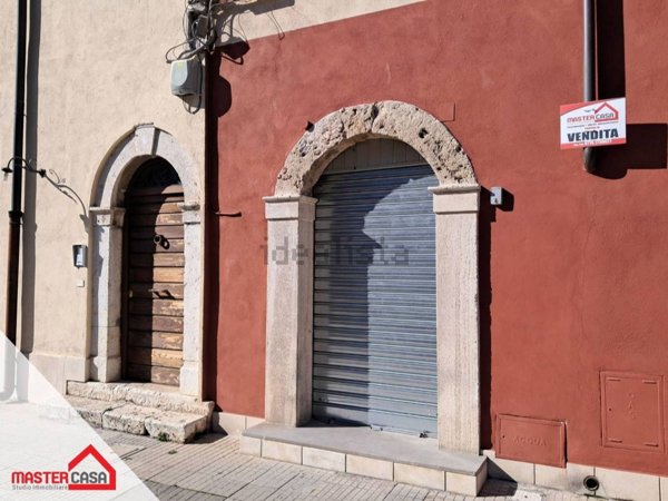 locale commerciale in vendita a Sora