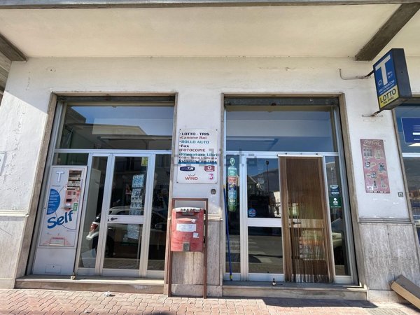 locale commerciale in vendita a Sora