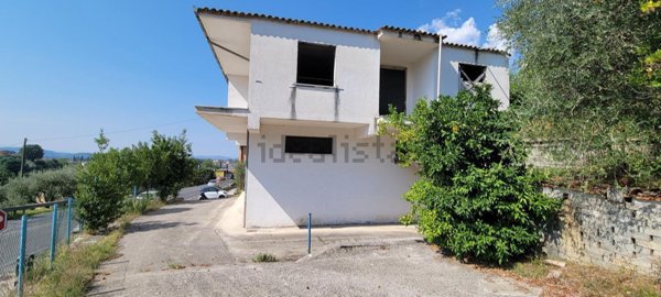 locale commerciale in vendita a Sora