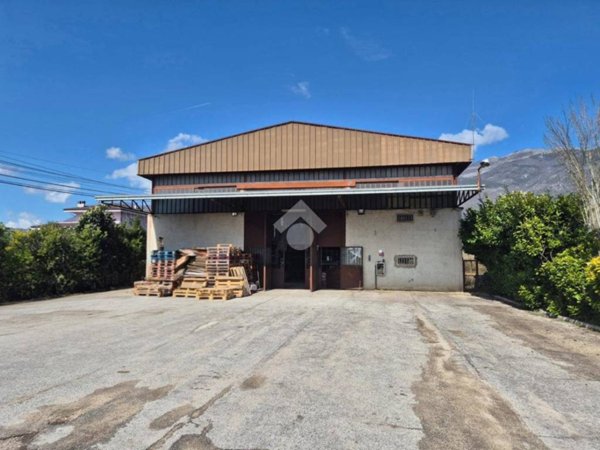 locale commerciale in vendita a Sora