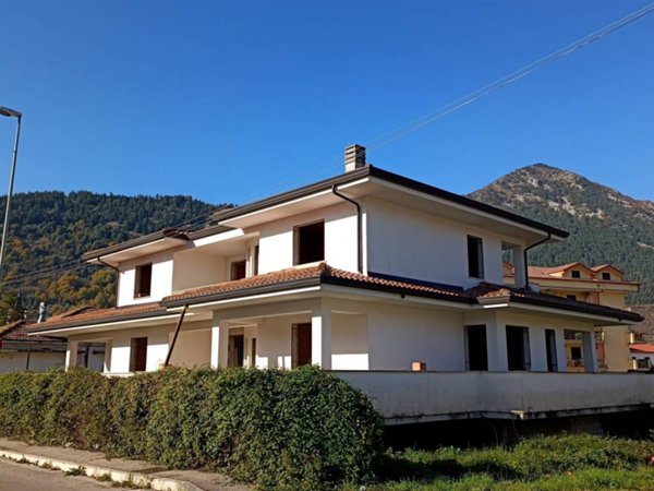 casa indipendente in vendita a Sora