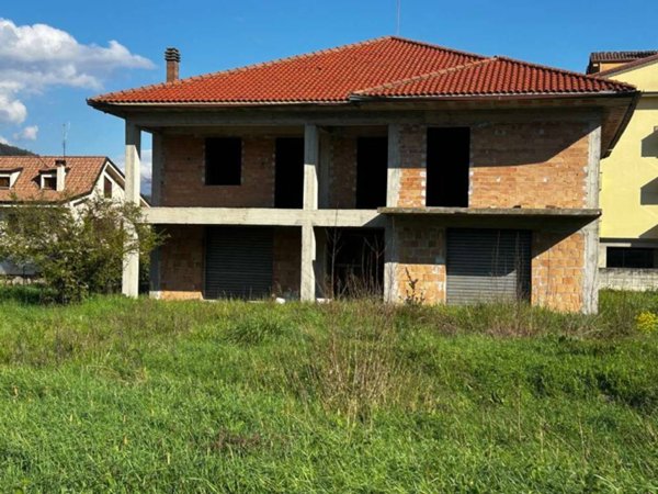 casa indipendente in vendita a Sora