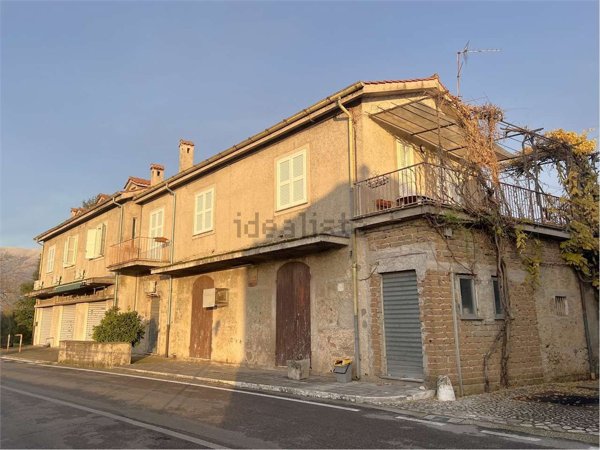 casa indipendente in vendita a Sora in zona Carnello