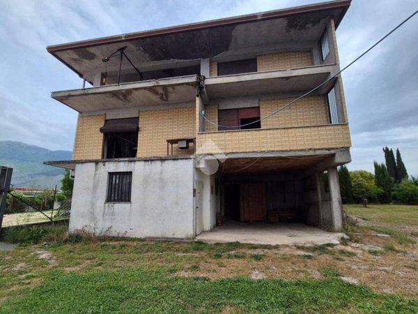 casa indipendente in vendita a Sora in zona Carnello