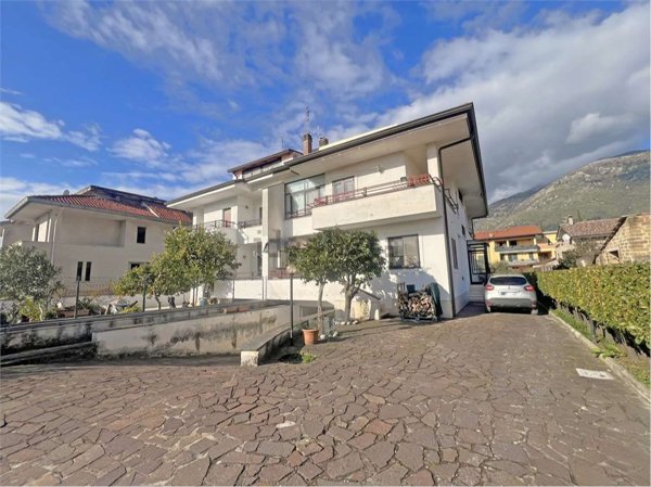 casa indipendente in vendita a Sora in zona Carnello
