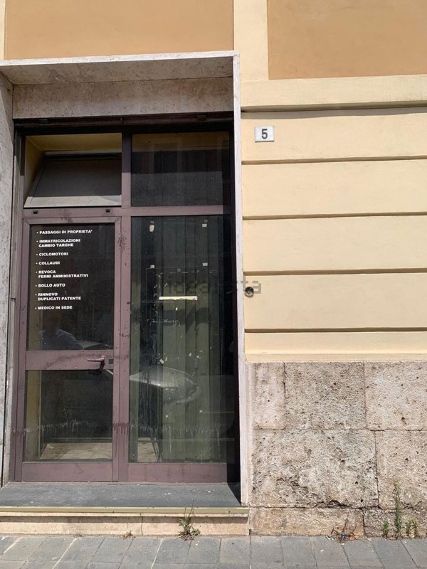 locale commerciale in vendita a Sora