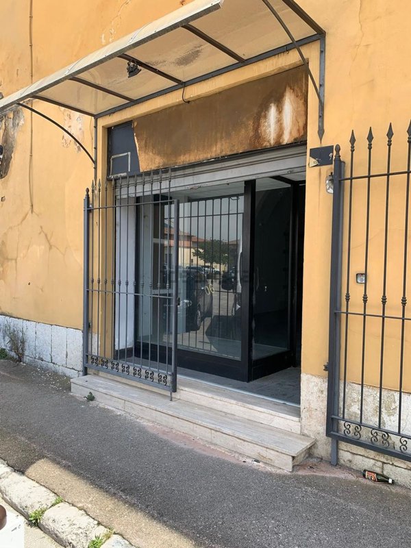 locale commerciale in vendita a Sora