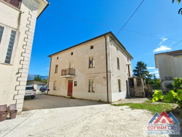 casa indipendente in vendita a Sora in zona Carnello