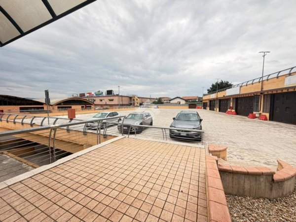 locale commerciale in vendita a Sora