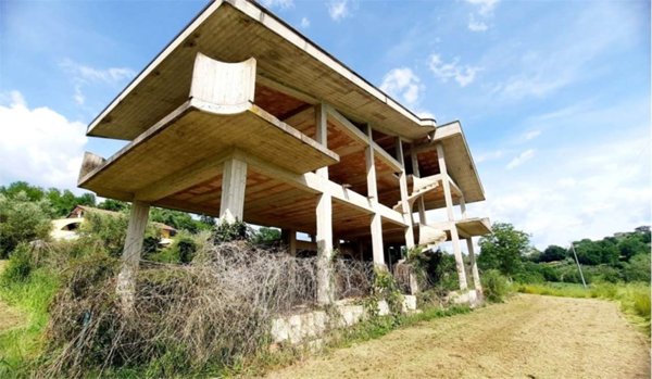 casa indipendente in vendita a Strangolagalli