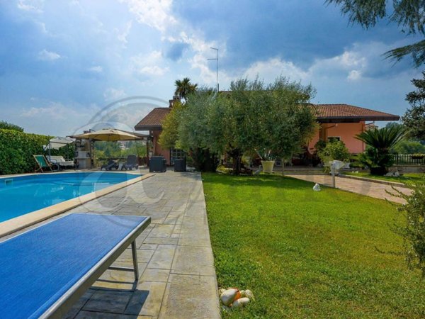 casa indipendente in vendita a Strangolagalli