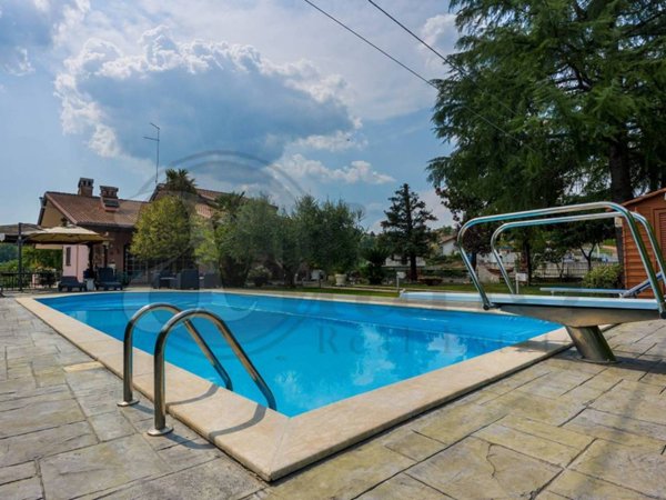 casa indipendente in vendita a Strangolagalli