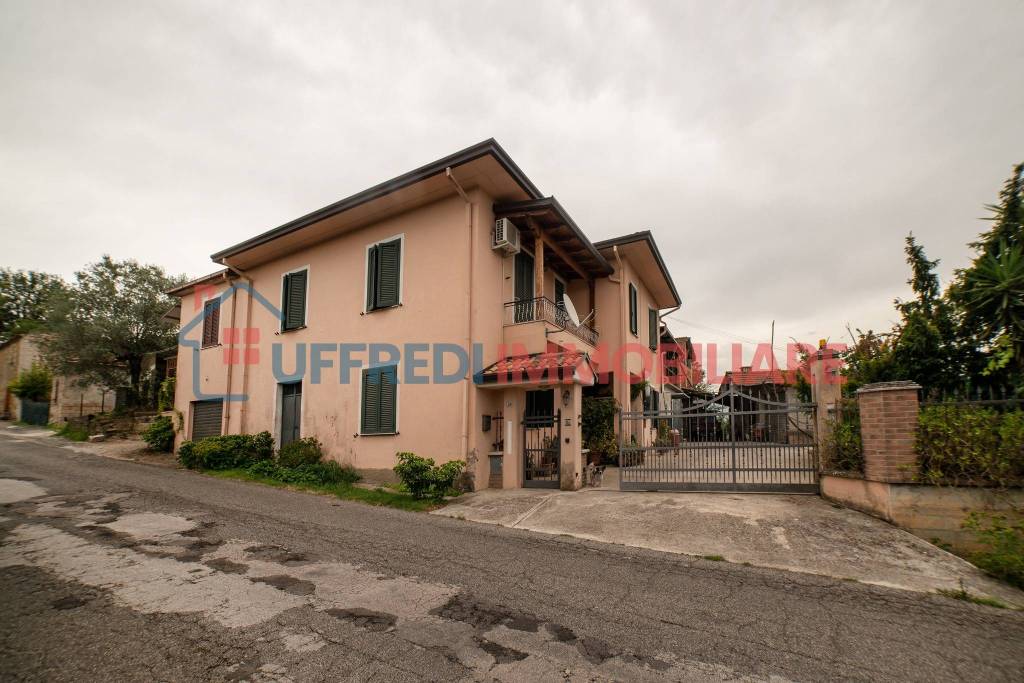 casa indipendente in vendita a Strangolagalli