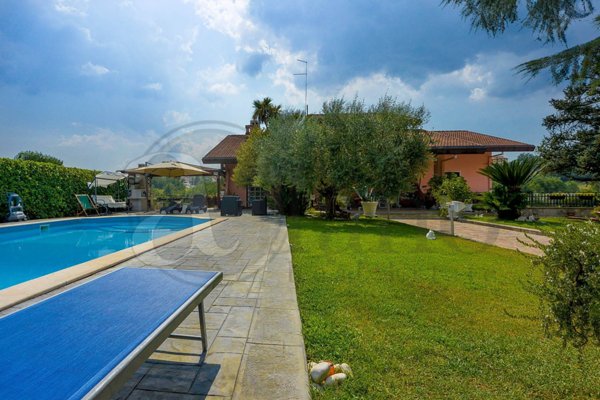 casa indipendente in vendita a Strangolagalli