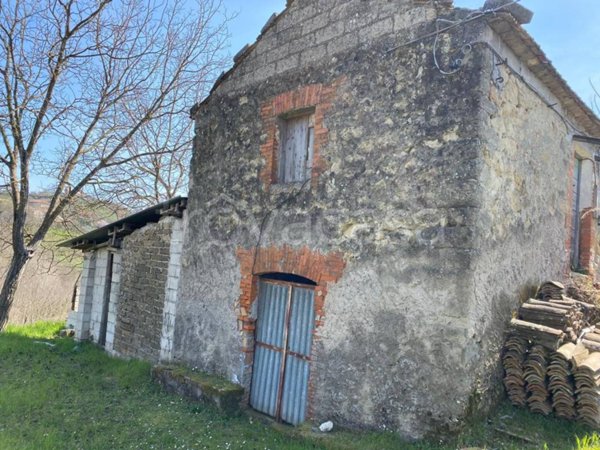 casa indipendente in vendita a Strangolagalli