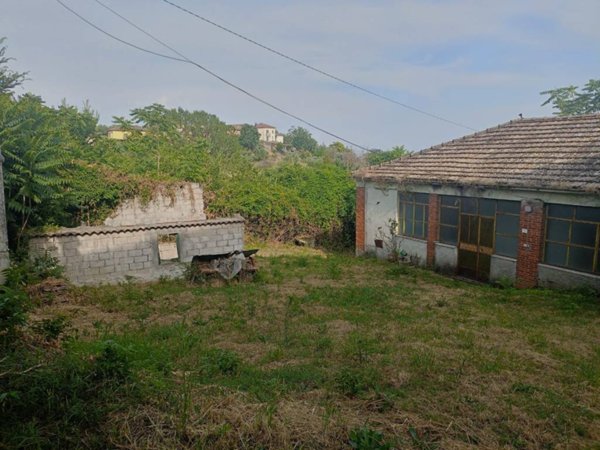 casa indipendente in vendita a Strangolagalli